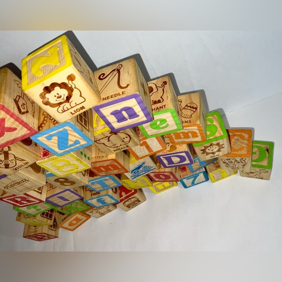 Mix of blocks/mostly Playskool - 35 blocks in total - colorful and classic fun - Picture 4 of 5